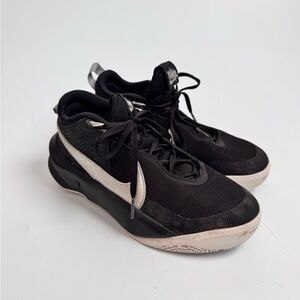 Nike Boys Team Hustle DX - SU21 Black Basketball Shoes Size 4Y